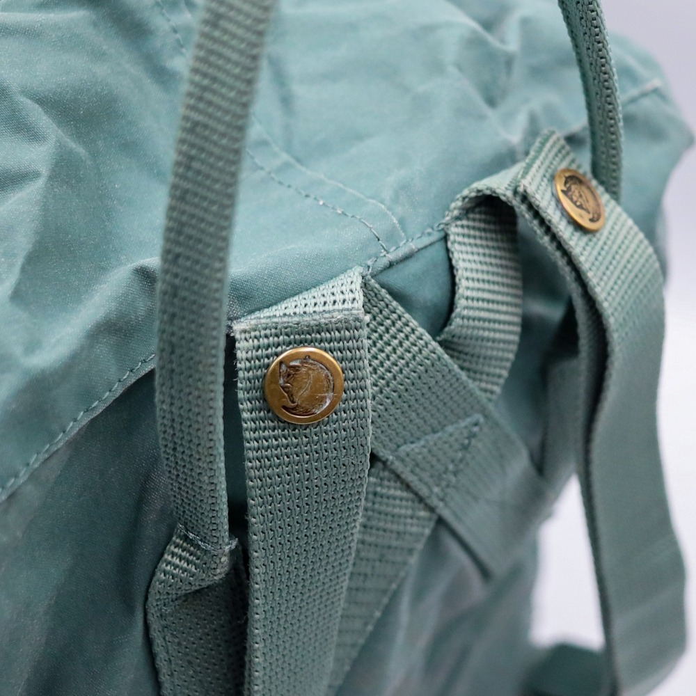 Fjällräven Kånken Backpack Unisex Frost Green Vinylon Classic Outdoor School Bag - Picture 4 of 16